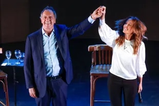 Puro teatro: Scioli y Tolosa Paz en el ND Ateneo, 24 horas antes de bajarse