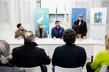 Armando Traferri, al presentar una oficina de la Anses para San Lorenzo junto a la vicegobernadora Alejandra Rodenas y el diputado nacional de La Cámpora Marcos Cleri