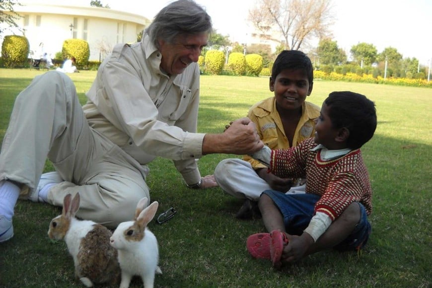 El programa lo llevó a recorrer países del mundo y conocer sociedades lejanas a la santafesina.