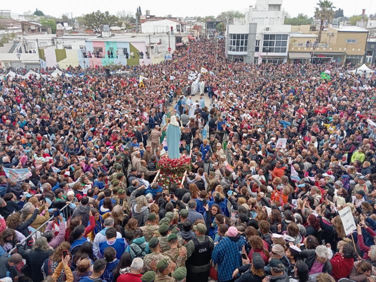 Multitudinaria celebración en honor a la Virgen en San Nicolás