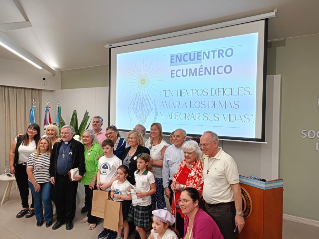 Encuentro ecuménico: convocó a autoridades, directivos y público en oración por las infancias y la paz