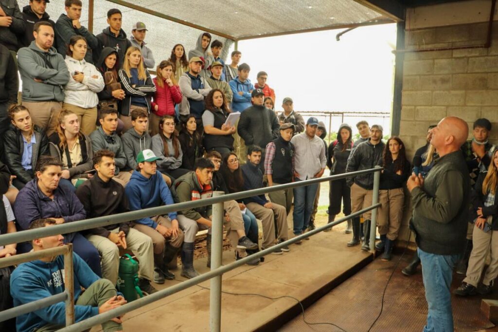 El clásico de la lechería estudiantil celebra 25 años con más de 160 alumnos y 16 docentes de facultades de 6 provincias