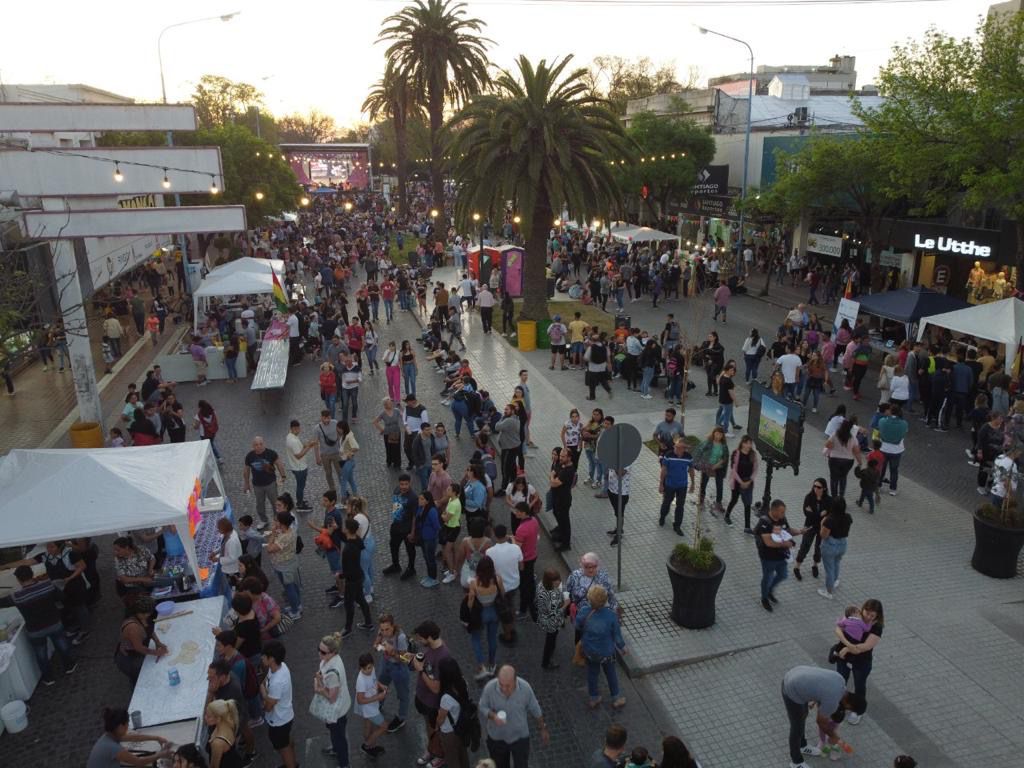 Una multitud de rafaelinos colmó las calles para celebrar la Fiesta de las Culturas