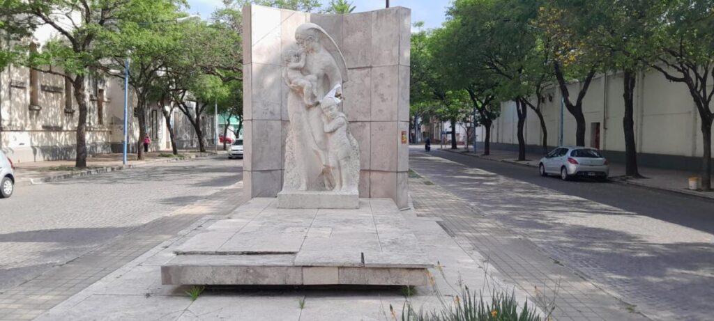 Dos monumentos a la madre cumplieron 60 años de vida