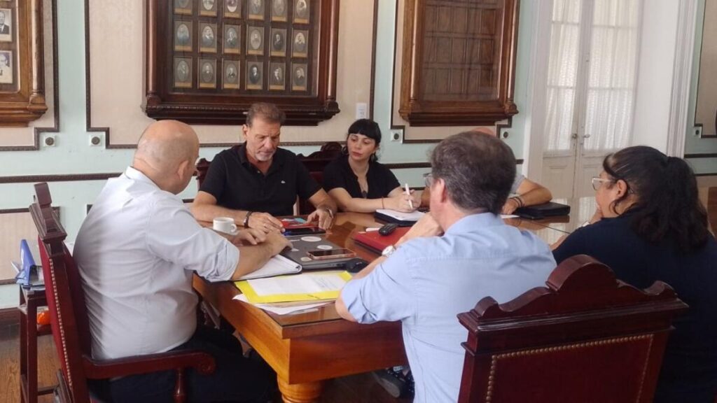 Reunión entre dirigentes del SEOM y el Intendente de Esperanza