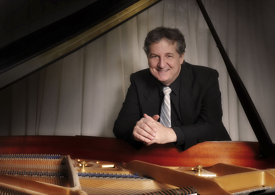 El músico Alberto Bohbouth brindará un concierto de piano