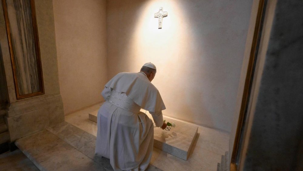 León XIV en Santa María la Mayor rezó ante la tumba del papa Francisco