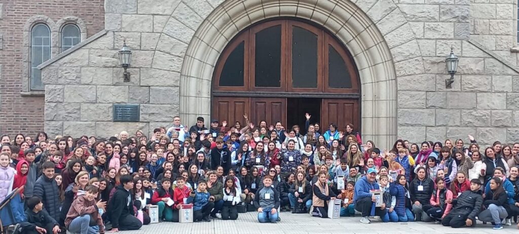 Pentecostés movilizó la colecta de Cáritas y el encuentro de jóvenes