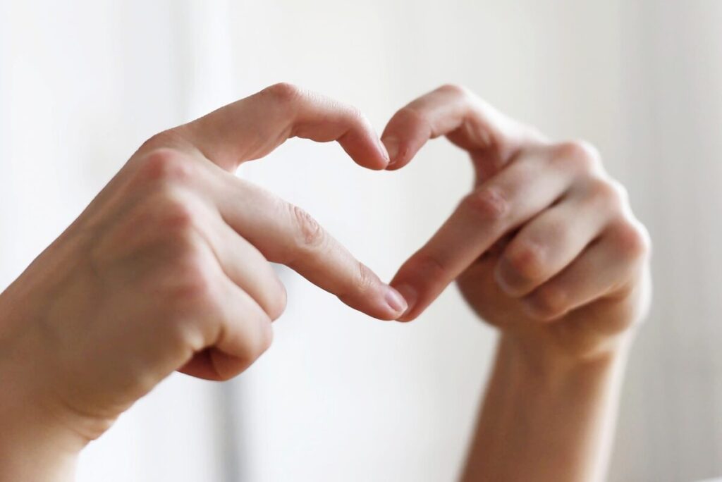 Amar es una ocasión para verse, para revolverse y volverse amor