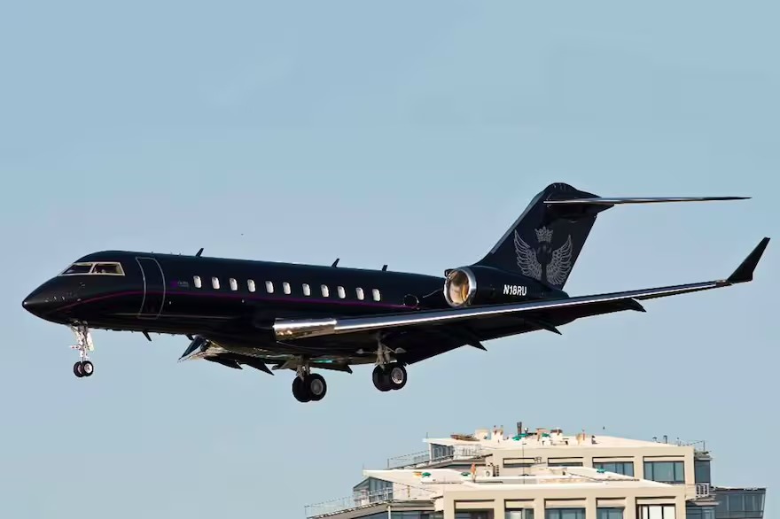 Los misterios del avión libertario