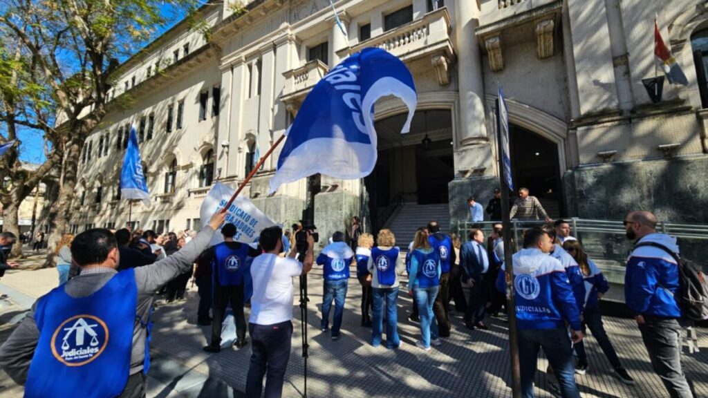 Trabajadores judiciales exigen que se firmen decretos para cubrir más de 800 vacantes