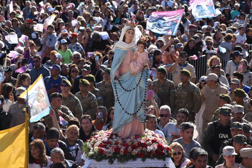 Miles de fieles renovaron su devoción a María del Rosario de San Nicolás en el 42° aniversario