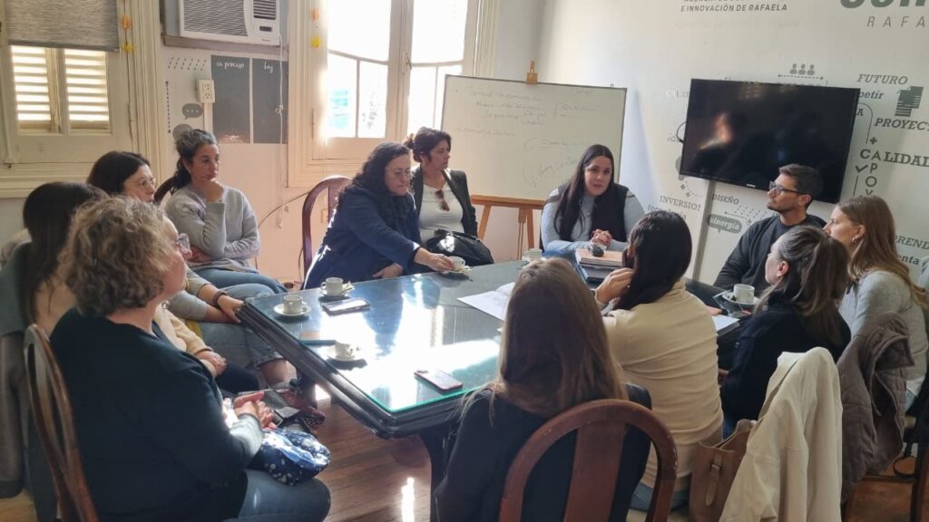 Funcionarios municipales, comerciantes y profesionales trabajan en un nuevo diseño para los 4 bulevares
