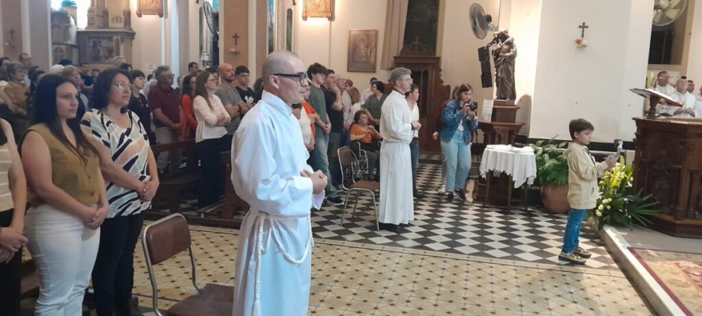 “Somos servidores, pero algunos por una consagración en el orden diaconal”