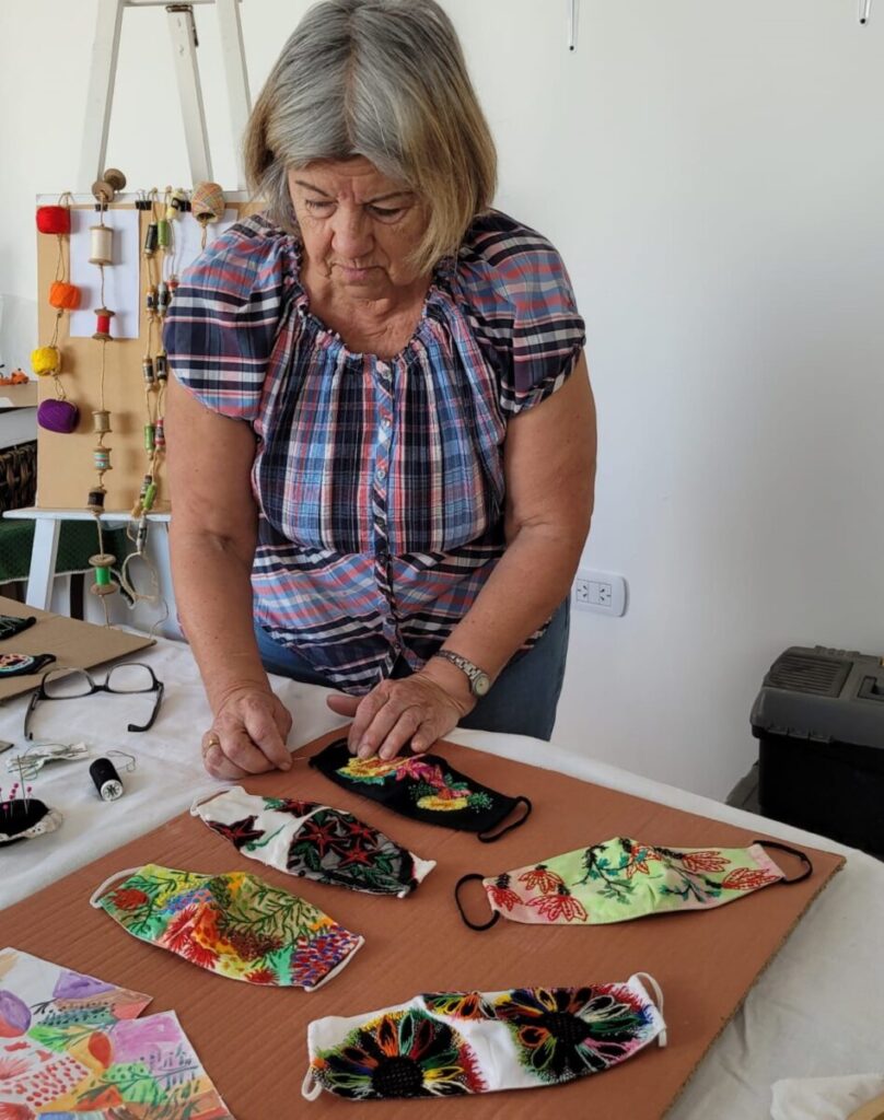 Barbijos intervenidos: el objeto en el arte contemporáneo