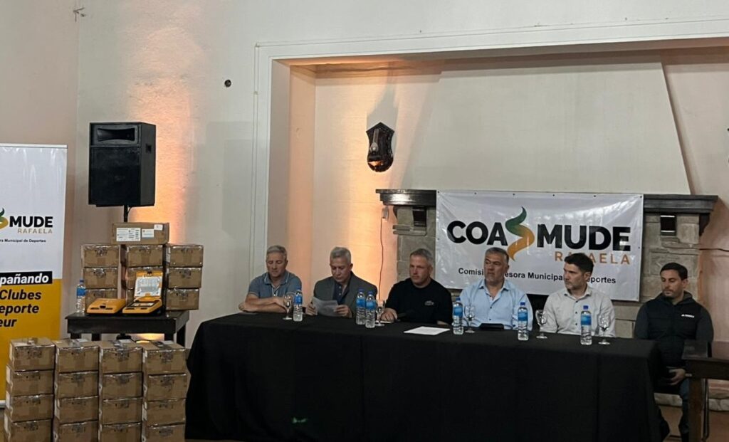Se entregaron 26 desfibriladores a instituciones deportivas de la ciudad
