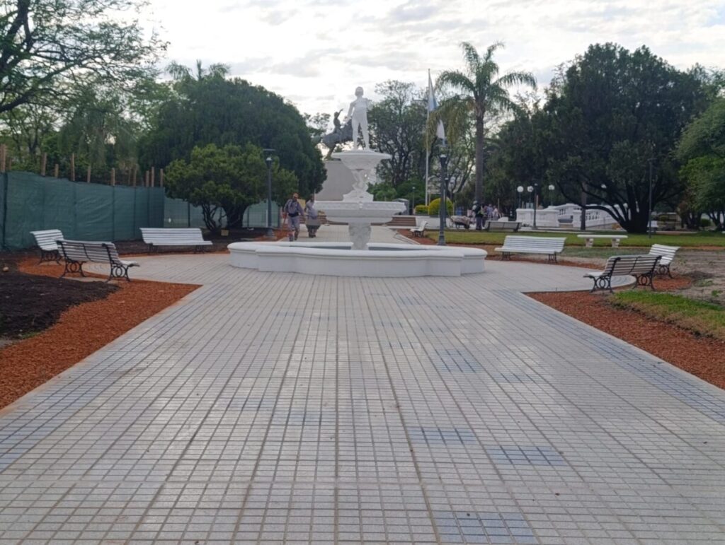 El Municipio continúa mejorando su plaza histórica con nuevas intervenciones