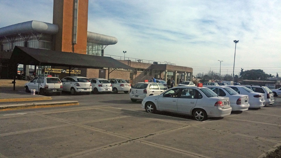 Rolando impulsa actualizar la ordenanza de remises para equiparar condiciones con los servicios digitales