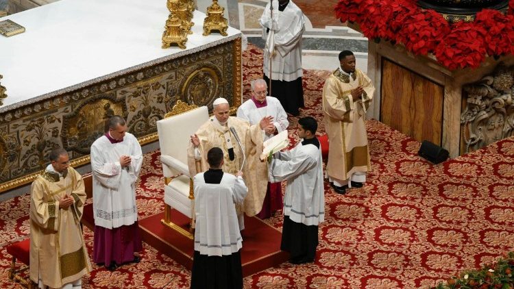 León XIV en Navidad: la paz de Dios nace de un sollozo acogido