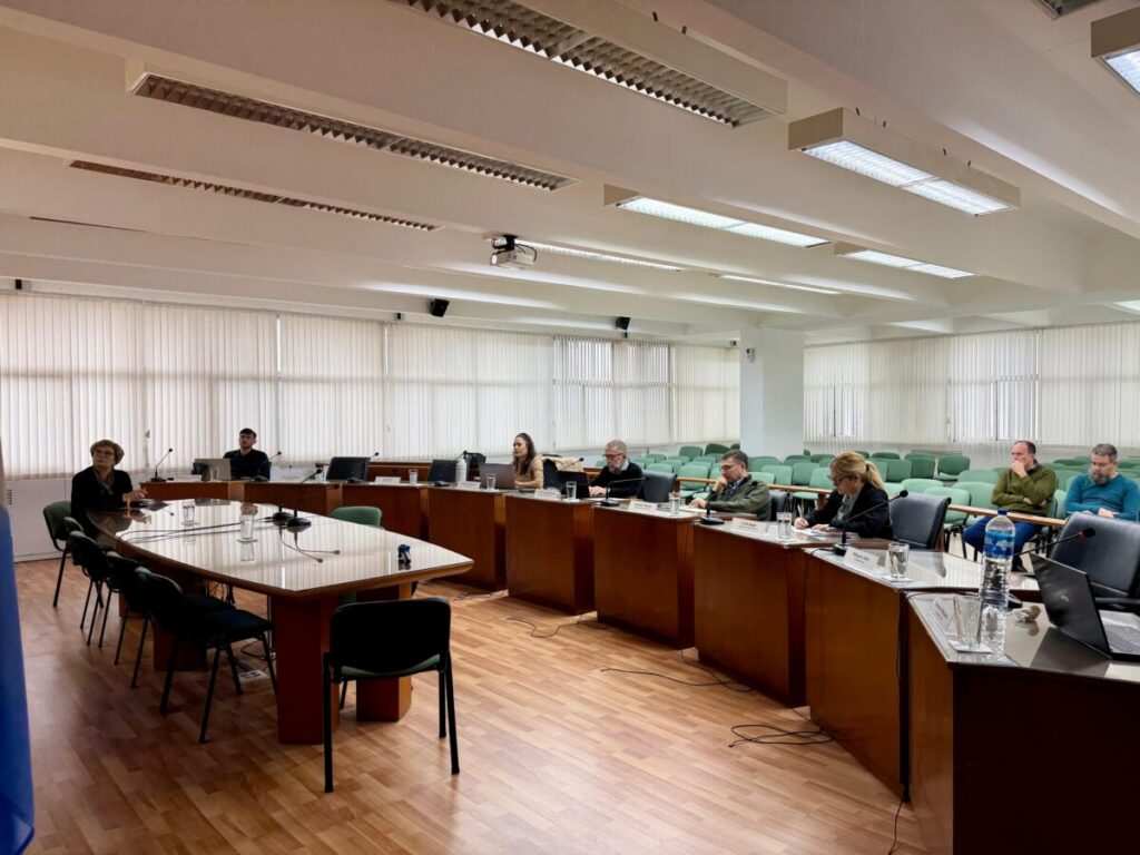 Continúan las exposiciones en el Concejo para abordar el límite de aplicación de fitosanitarios