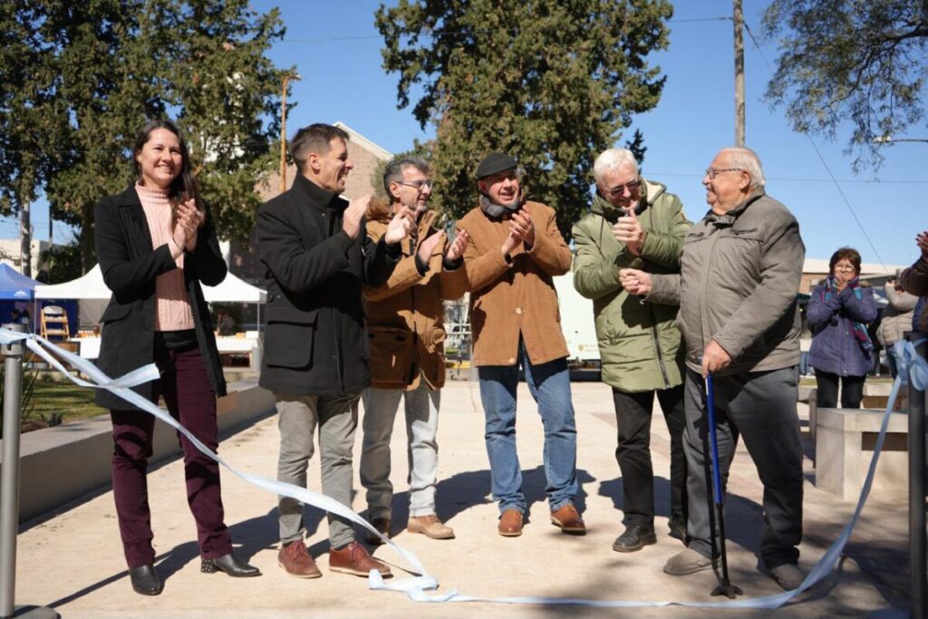 Reinauguraron la Plaza de la Paz en el barrio Guillermo Lerhmann