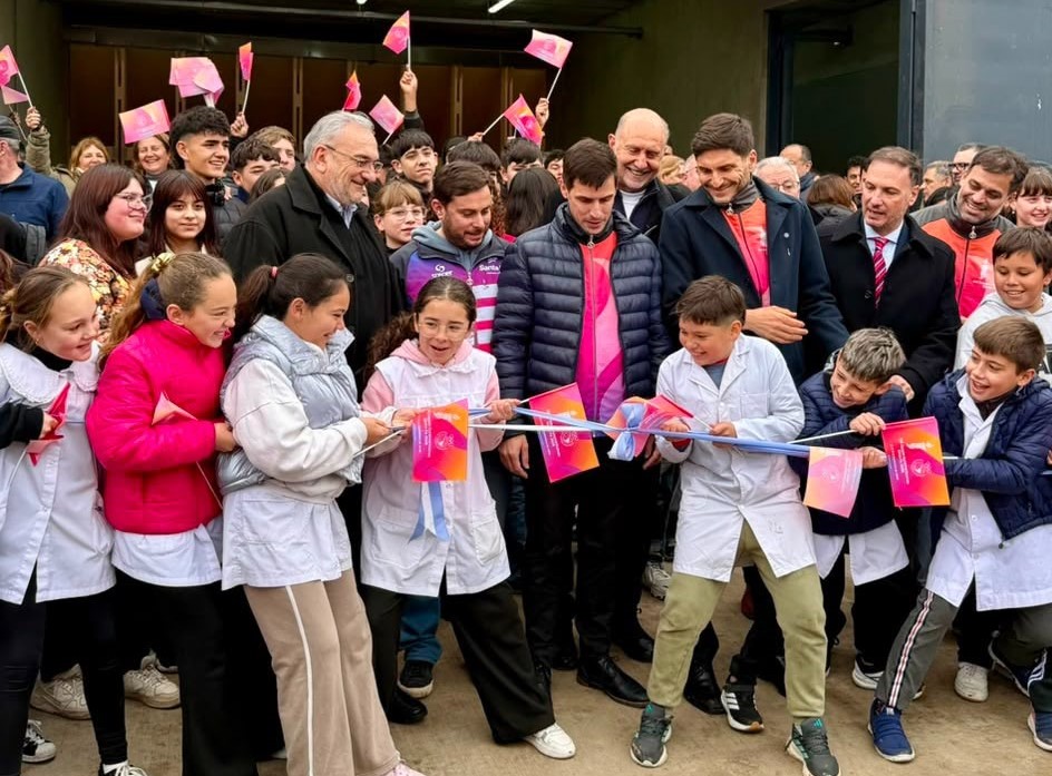 Calvo destacó la continuidad política en la inauguración del “invencible velódromo” de Rafaela