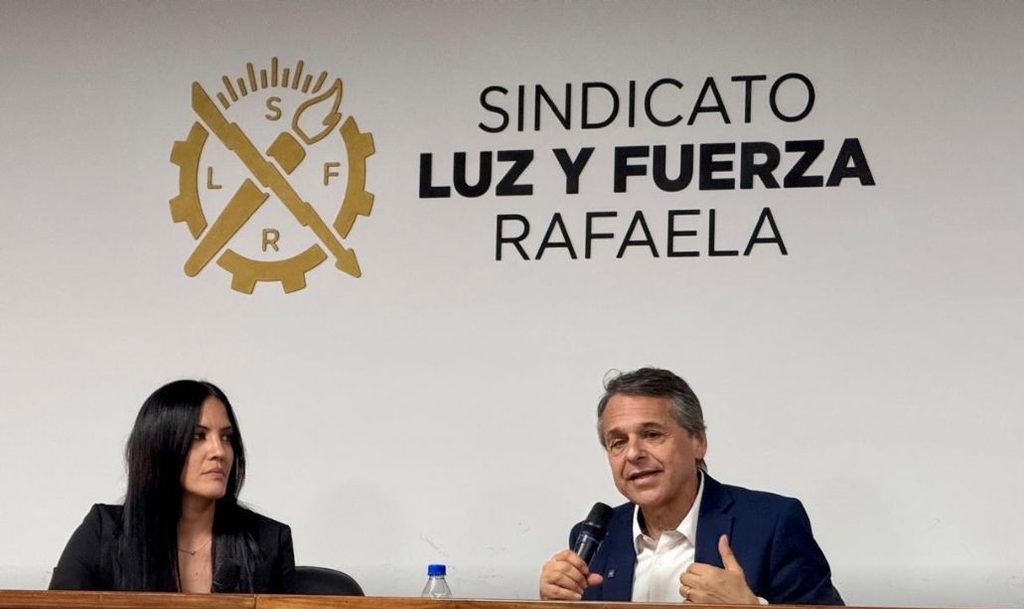 Diego Giuliano presentó su libro “La Santa Fe que viene” en Rafaela