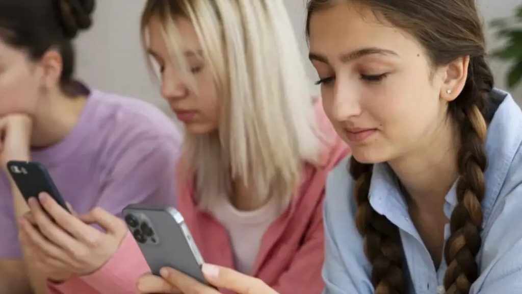 Excesivo uso de los celulares en los estudiantes