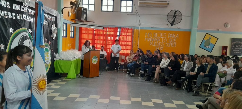 Emotiva celebración por los 25 años de la escuela Peralta Pino