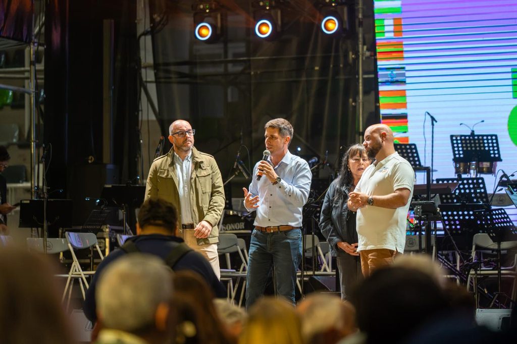 Miles de rafaelinos en la fiesta de las culturas por los 145 años de Rafaela en el estadio multipropósito