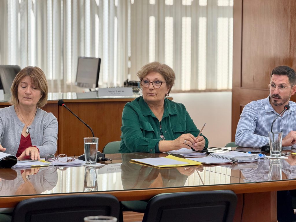 Aversa explicó las razones para la compra de combustibles y lubricantes